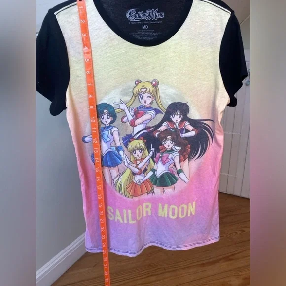 Sailor Moon Graphic T-Shirt Medium - Picture 6 of 9